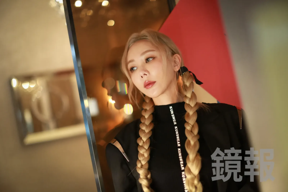 c26896a7-491d-40c5-a747-7ed56ac28f5e-w2400